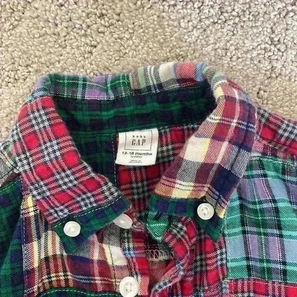 Baby Gap holiday button down shirt - Picture 2 of 2